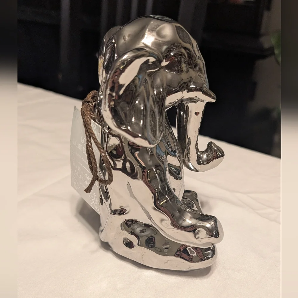 GC Home Decor Meditating Elephant Scent Diffuser in Chrome Silver